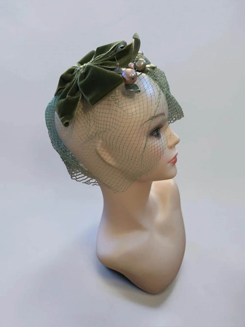Vintage Rare Green Velvet & Birdcage Veil Fascinator Hat w/ Pearl Cluster Accent
